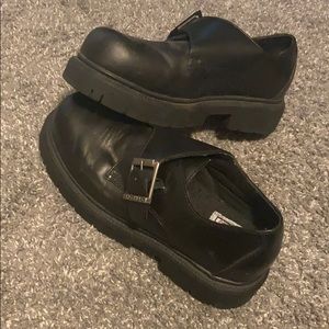 black sketchers plat forms